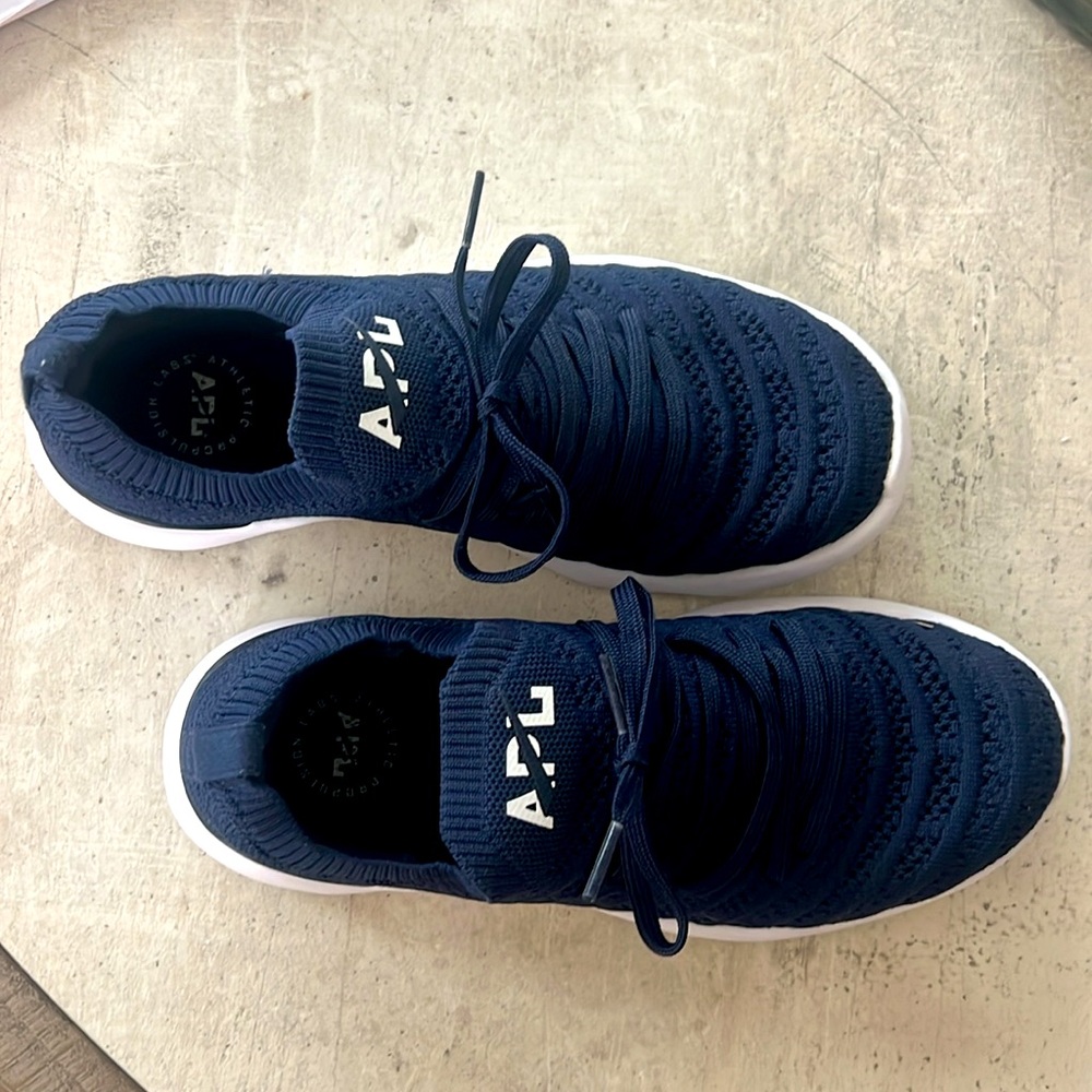 APL Nearly New Midnight/ White Techloom Breeze Running Shoes Size 6. Worn Once! - Picture 3 of 6
